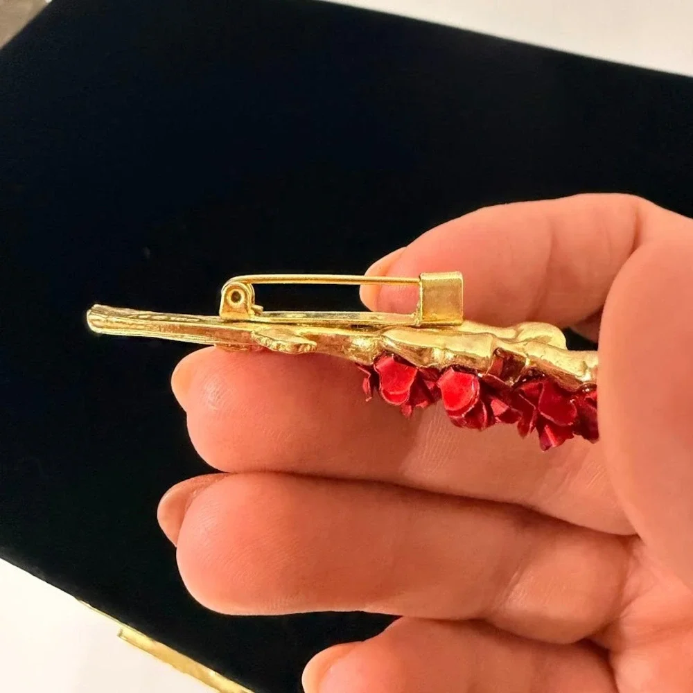 Vintage‎ Avon Red Enamel Rose Bouquet Brooch Gold Tone Floral Pin Gift Valentine